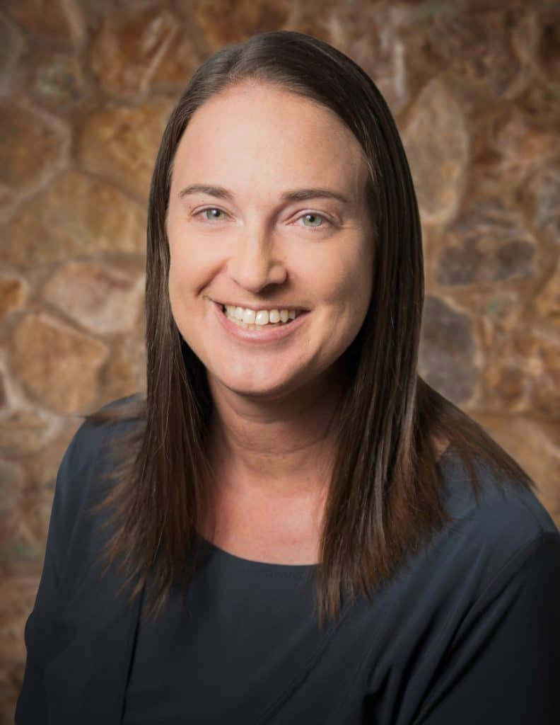 Lisa Olsen Headshot.